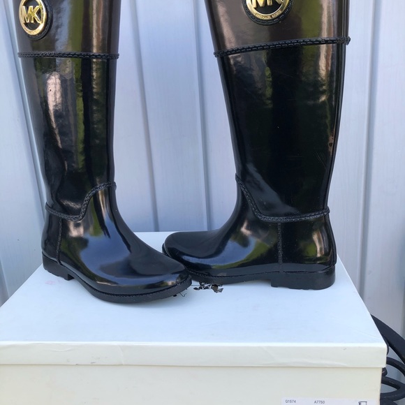 Michael Kors rain boots!! - Picture 2 of 16